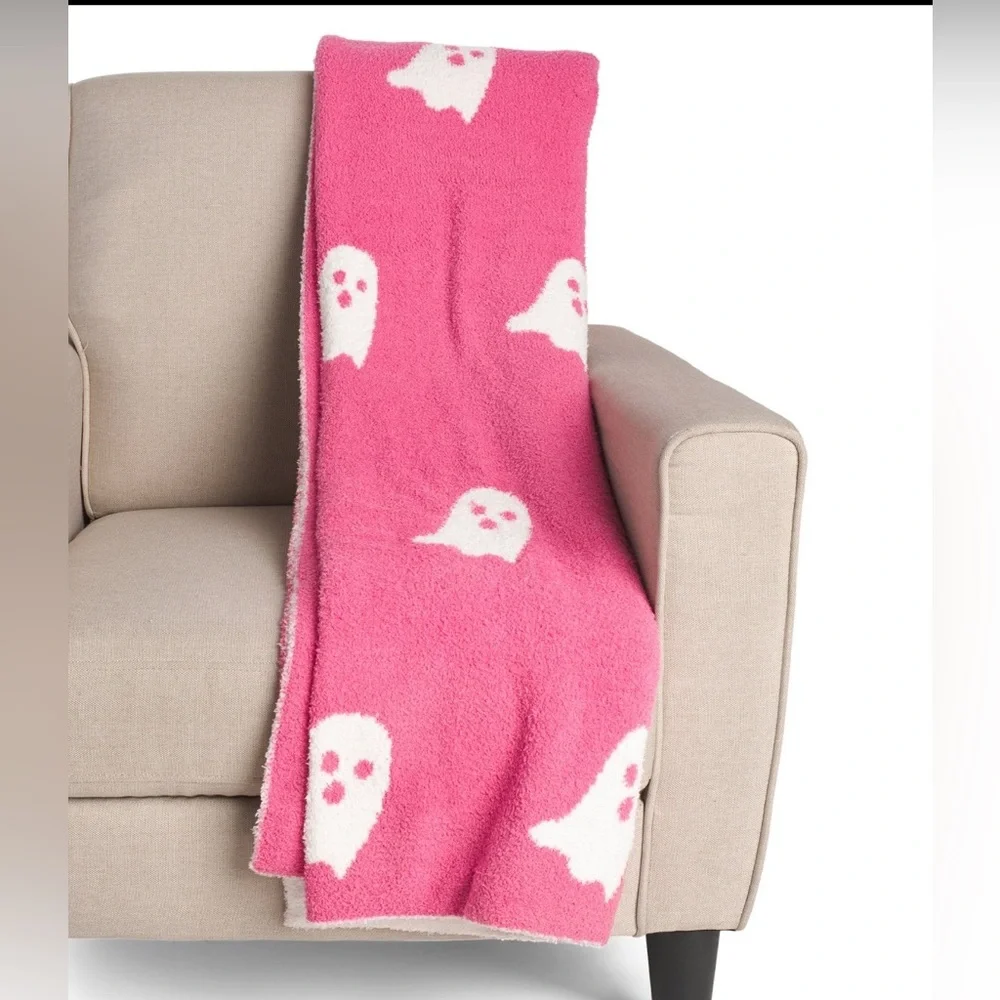 Cupcake & Cashmere Viral Ghost blanket